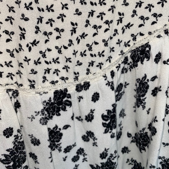 American Rag flowy top - Picture 4 of 4